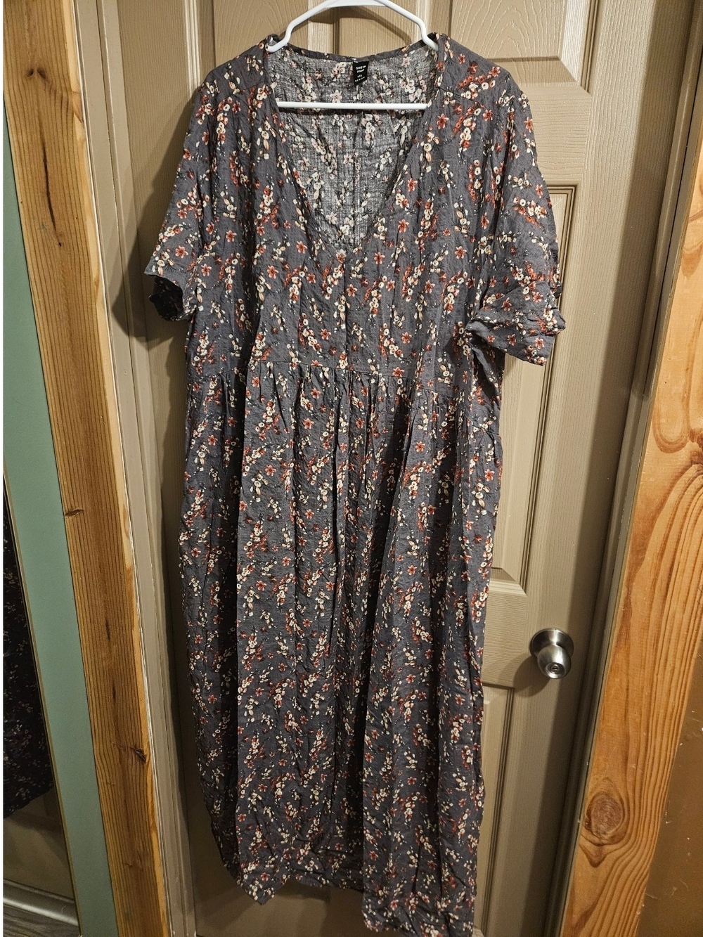 Women’s Gray Floral V-Neck Dress